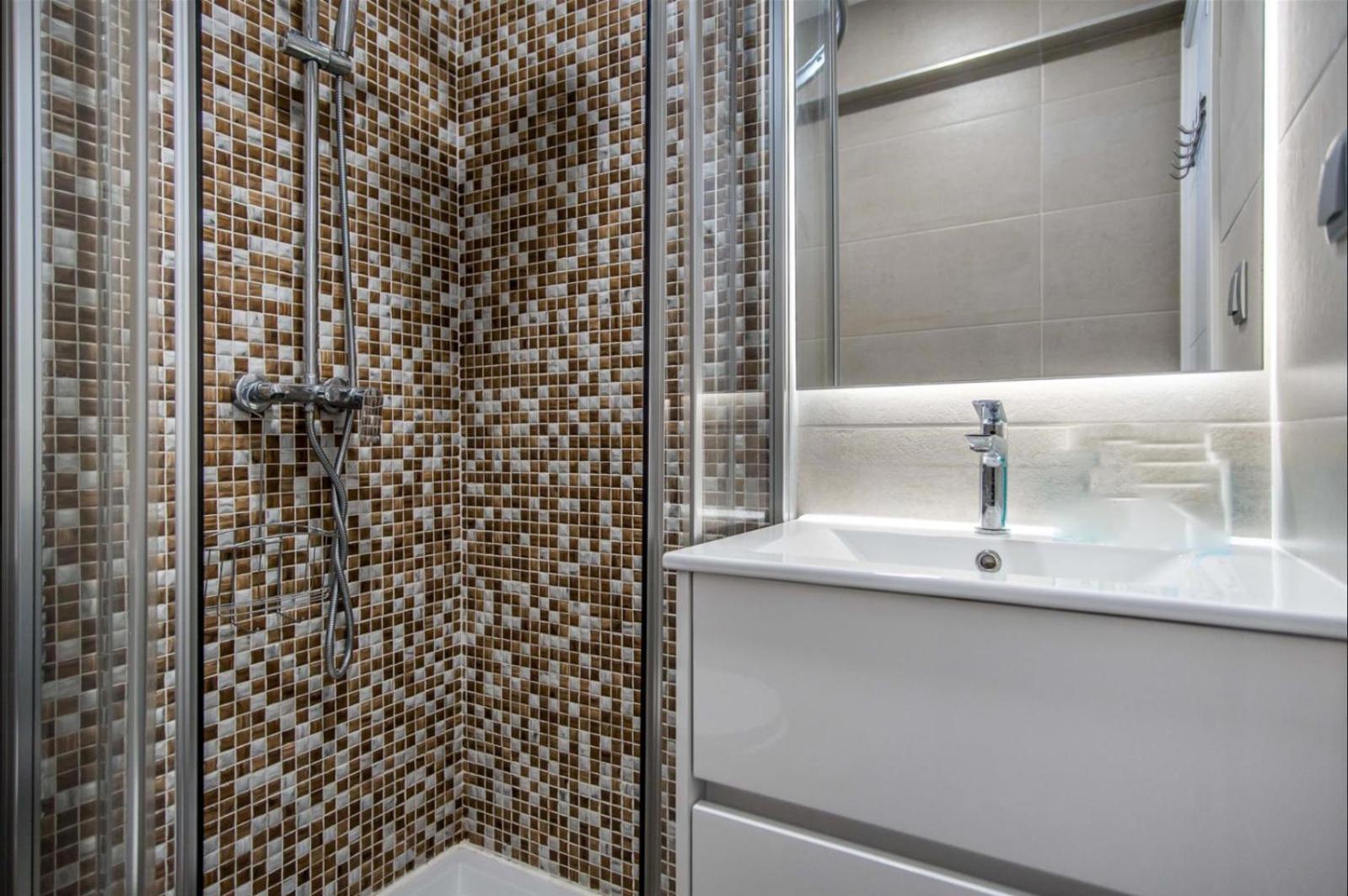 Sunny 3-bedroom Appartement *